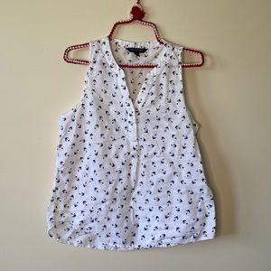 Banana Republic anchor patter. Sleeveless blouse.